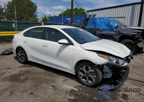 2021 Kia Forte Fe z USA, uszkodzony, nr VIN 3KPF24AD6ME273910